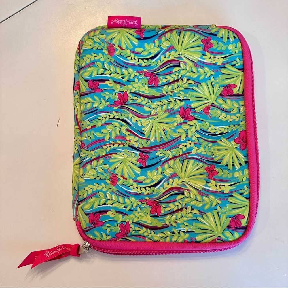 Lilly Pulitzer “nice to see you” patterned iPad/tablet case pouch